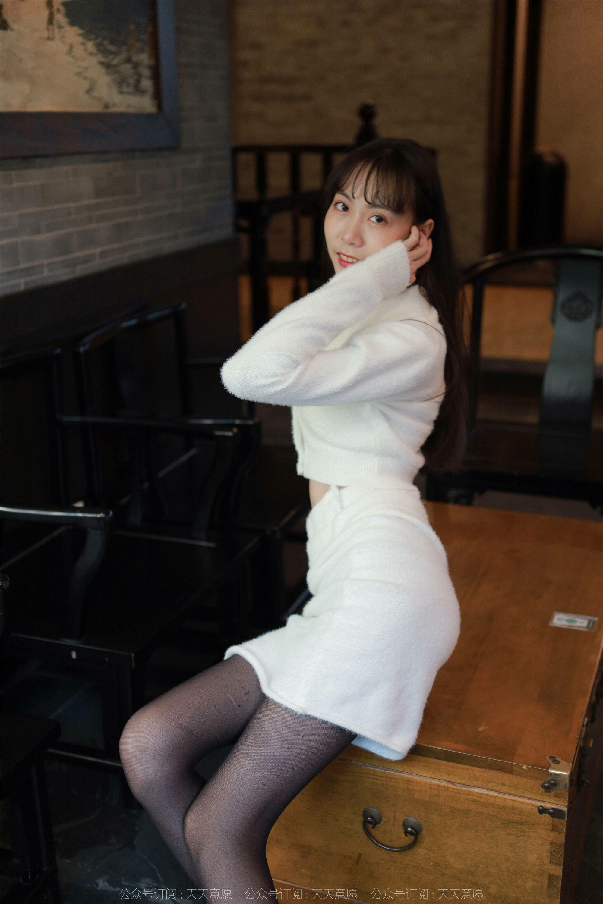 IESS异思趣向  2022.01.27 丝享家993：团团《阳光下的白裙长腿》